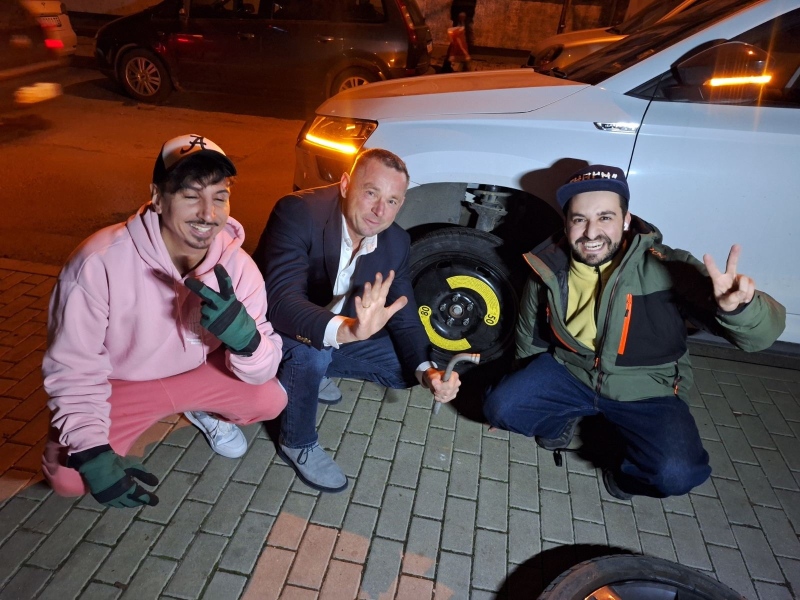 Вергил Кацов аварира преди концерта на Род Стюарт в София: Помогнаха му хитовите поп изпълнители Рафи Бохосян и Александър Николов