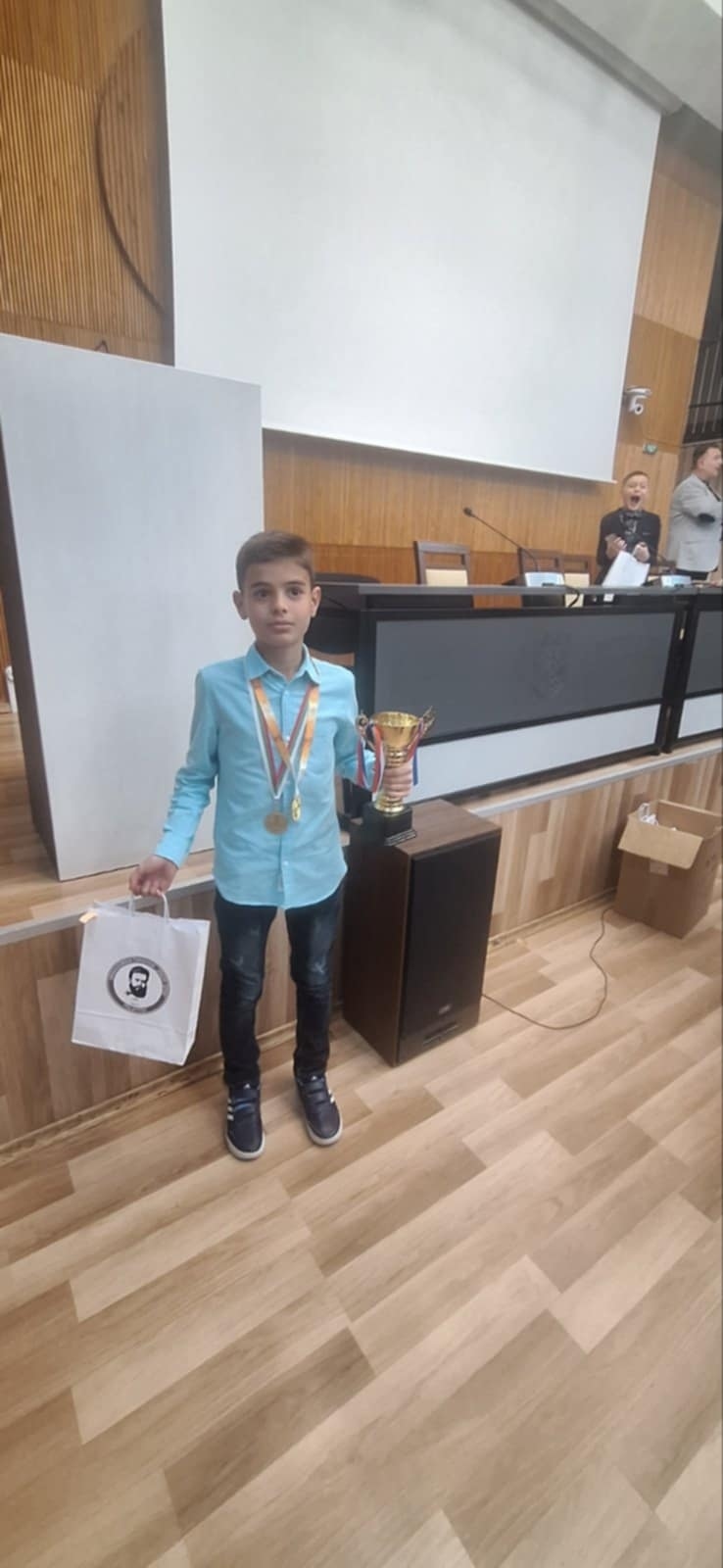 Нов връх! Румен Деянски от Дупница спечели 2 златни медала от „Математика без граници“ и „Иван Салабашев“
