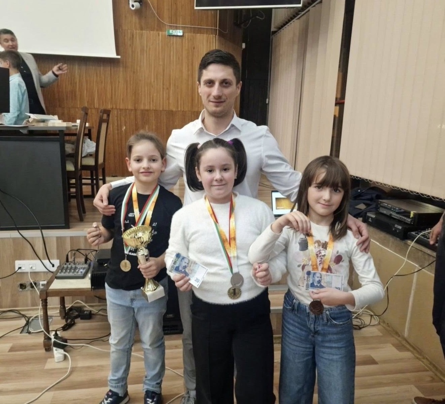 Малки математици от ОУ „Св. св. Кирил и Методий“ – Дупница блестят с поредица отличия