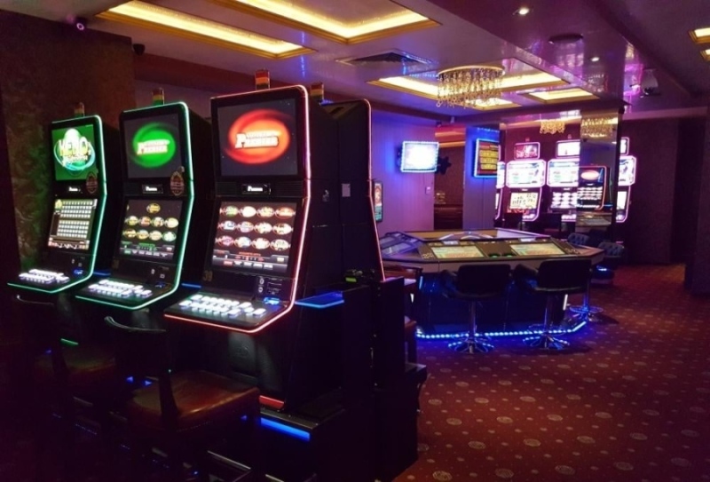 Бесен комарджия изпотроши игрален автомат в Петрич