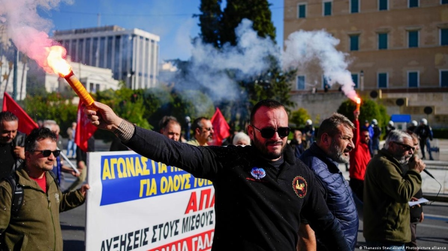 Публичният сектор в Гърция с обща стачка срещу бюджета във вторник