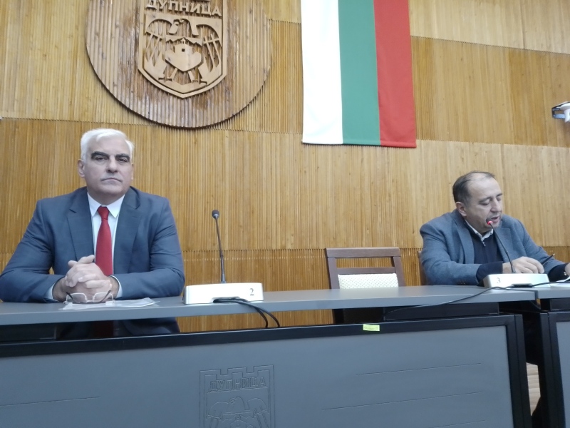 Ще ремонтират пистата и игрище „Шмиргело“ на стадиона в Дупница