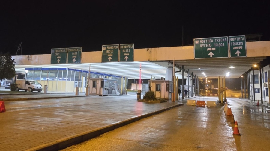 Възстановено е движението на камиони през ГКПП \