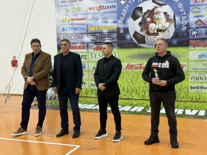 16 отбора спорят за Купата на община Петрич в Коледен турнир по минифутбол