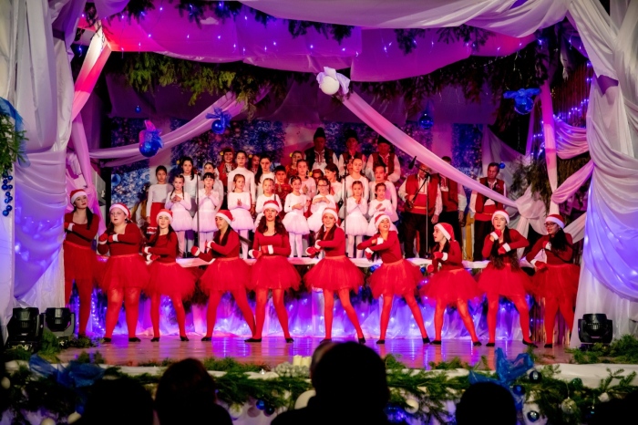 12 месеца вдъхновение от изтичащата 2025 год. изпълниха празничната сцена на разложкото село Баня