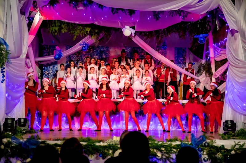 12 месеца вдъхновение от изтичащата 2025 год. изпълниха празничната сцена на разложкото село Баня