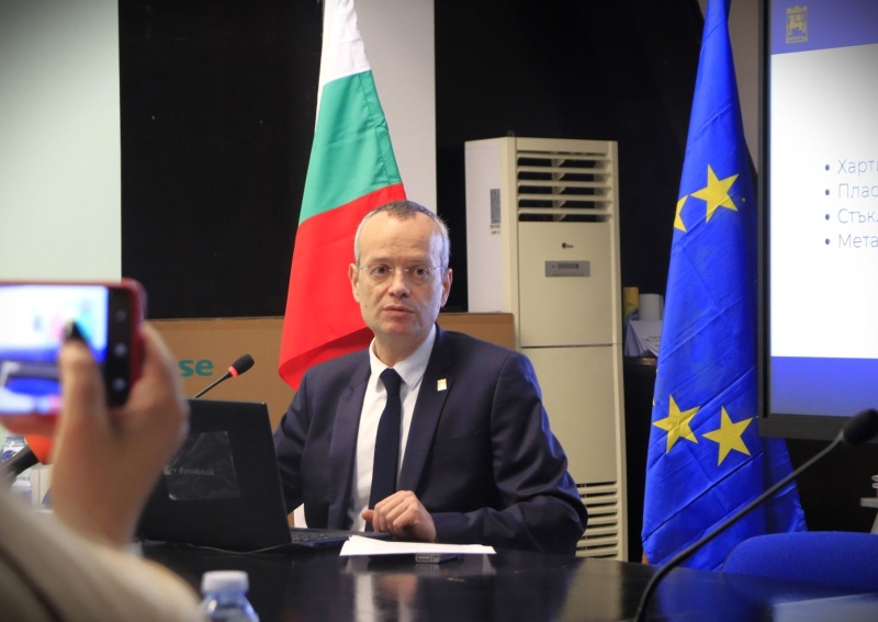 И кметът на Благоевград  се отказа от вдигане на такса смет по новата формула