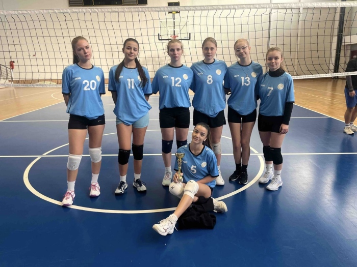 „ПГ „Христо Ботев“ и ПГХВХТ с първи места на общинския кръг по волейбол в Дупница