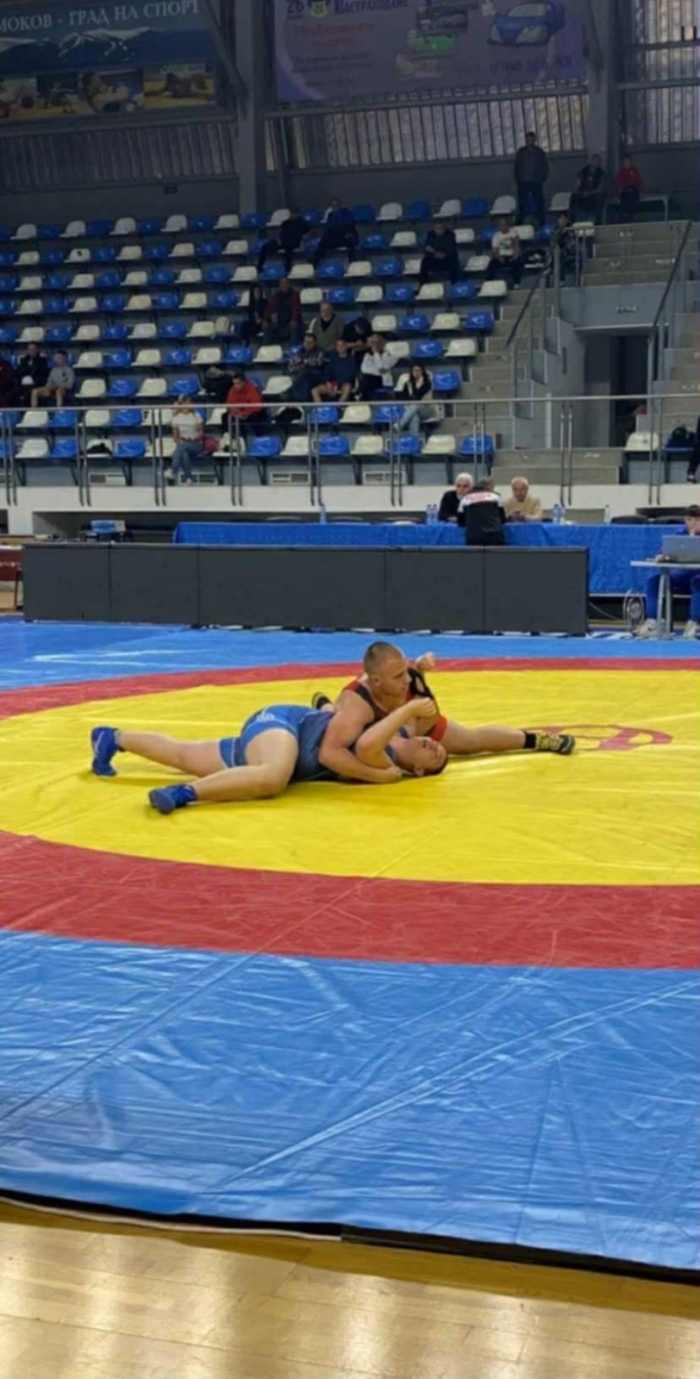 Емилиян Пашов от Гоце Делчев изпраща поредна успешна година в класическата борба