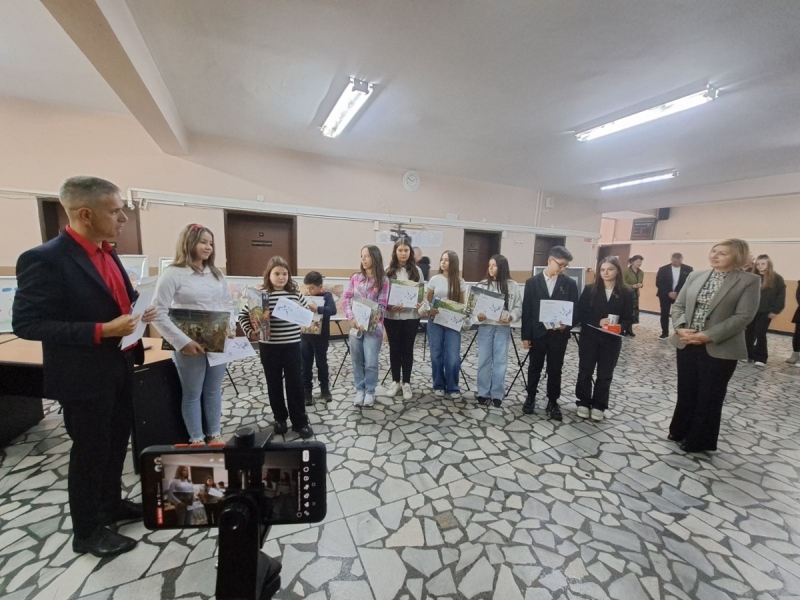 Даряват средствата от ученическия съдебен конкурс „В страната на Справедливостта“  за децата с аутизъм в Дупница