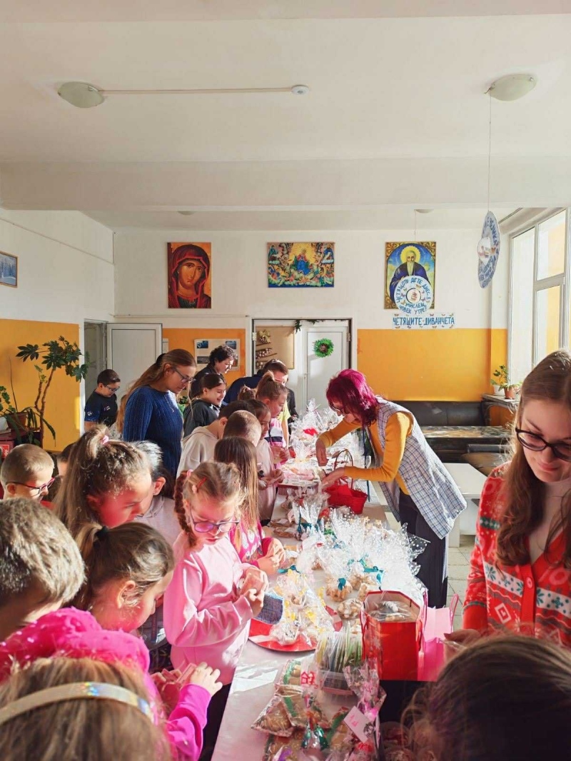 С базар СУ „Отец Паисий“ подкрепя реставрацията на Часовниковата кула в Самоков и дете в нужда