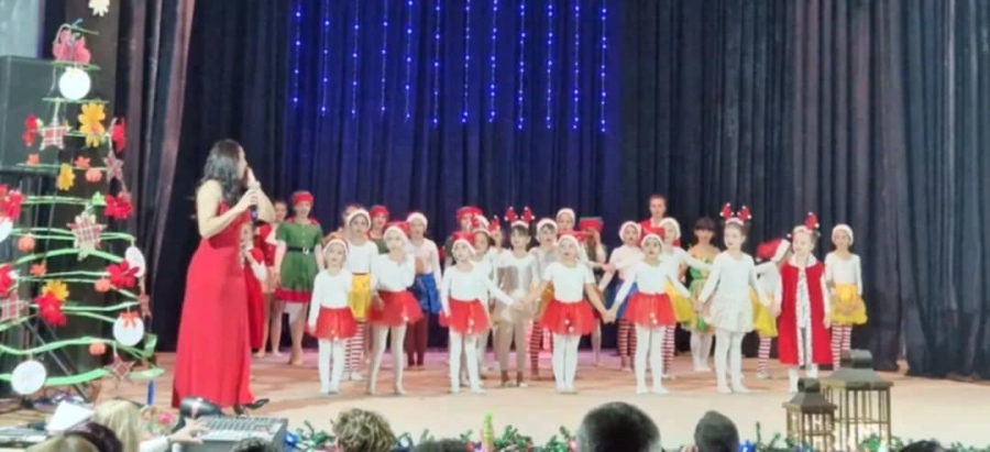 Коледен концерт в подкрепа на Евгени от Сапарева баня  донесе 3 291 лв. за лечението му