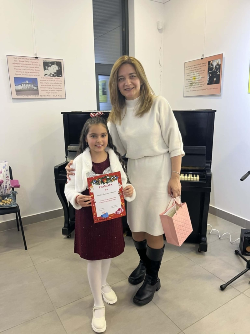 Младите пианисти на Вяра Томова развълнуваха Дупница, Ивайла Борисова сред отличилите се изпълнители