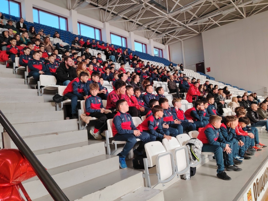 Марек подари страхотен празник на децата от ДЮШ, започва дългоочаквания ремонт на стадион „Бончук” за 2,5 млн. лв.