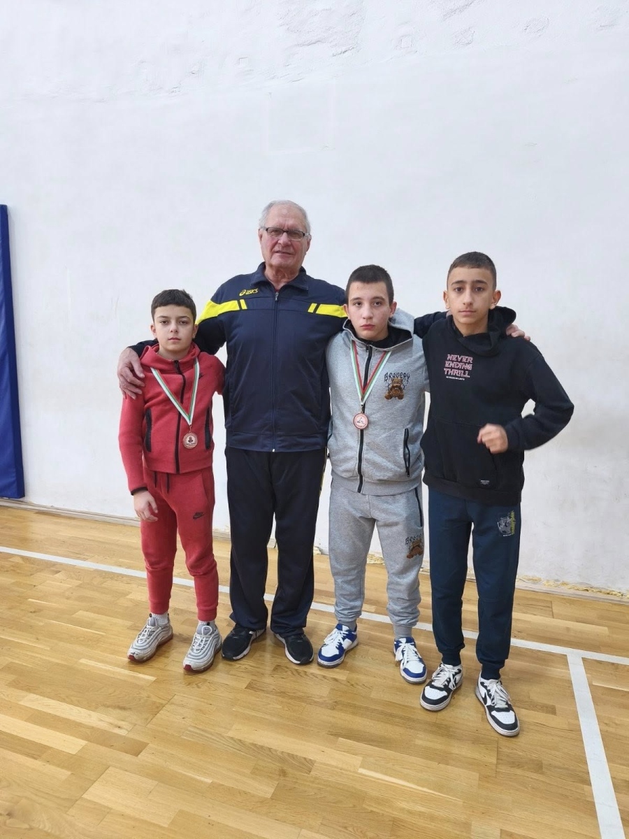 Бойко Ильов и Калоян Солункин донесоха бронз за клуб по борба „Марек Дупница“