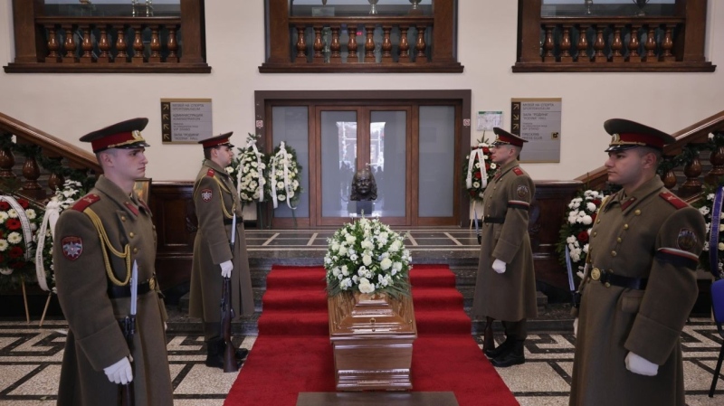 Стотици опечалени и гвардейци изпратиха Боян Радев в последния му земен път