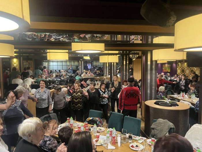 Пенсионерите в Кюстендил вдигнаха коледно тържество, кметът ги поздрави