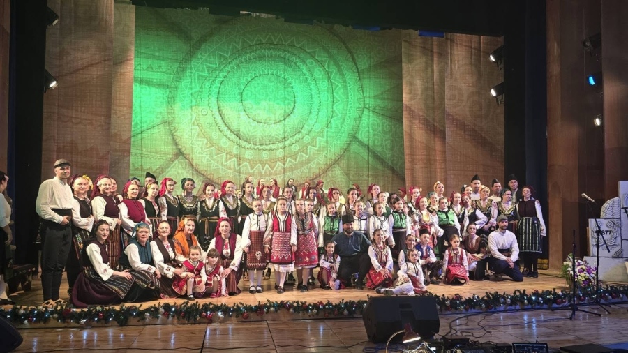 Над 200 участници превзеха сцената в Разлог за коледен концерт-спектакъл