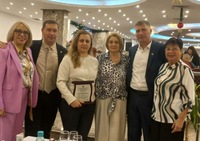  Директорът на СУ „Св. Паисий Хилендарски“ в Кресна получи наградата „Директор на годината – 2025“