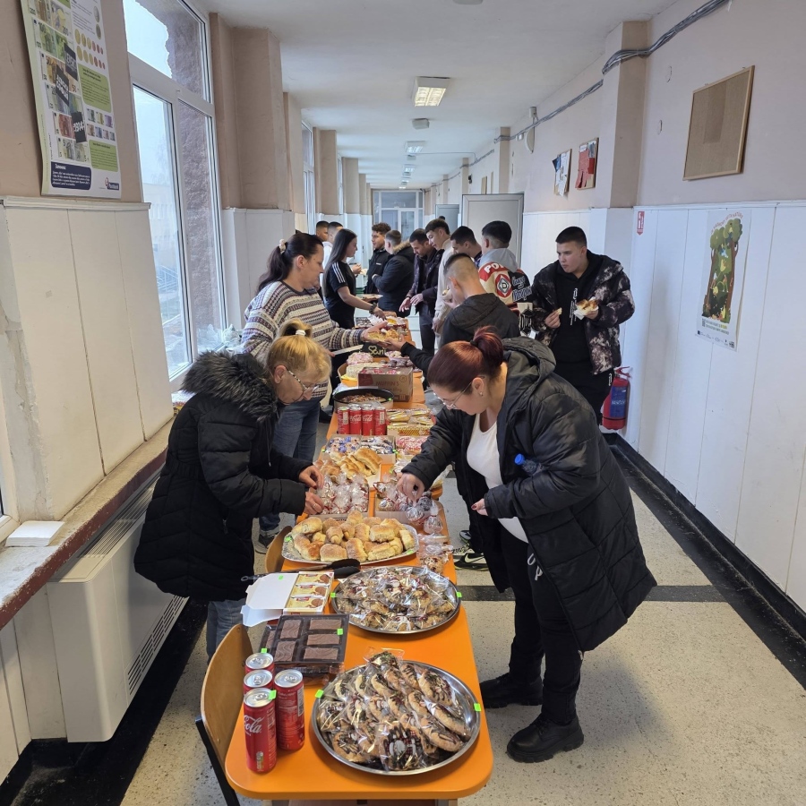 С кулинарен базар  Професионална гимназия - Бобов дол  подкрепи  кампанията „Бъдеще с усмивка“