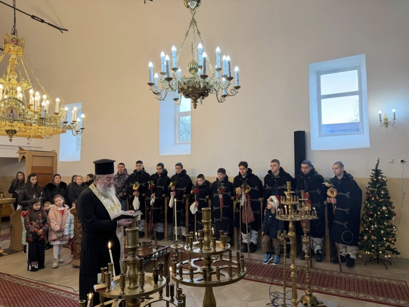  Рождество Христово изпълни храма в Яхиново с молитви и надежда