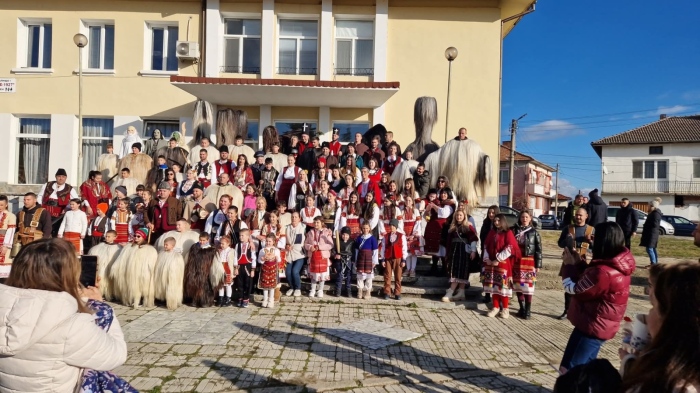 Бабугери ще огласят Копривлен с хлопки, маски и ритуали за здраве