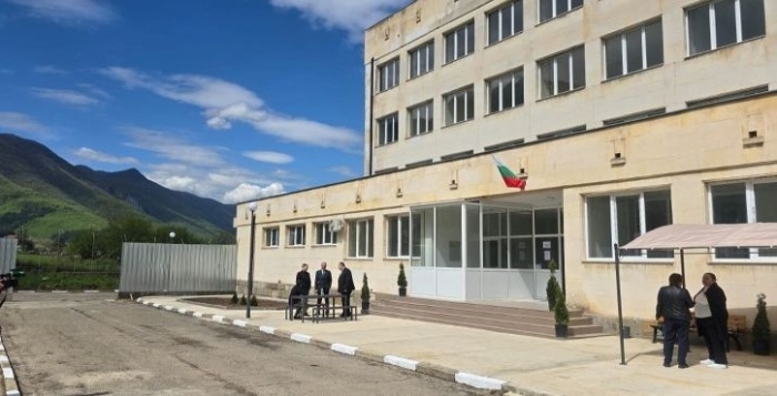 Откриха канабис и метамфетамин в беседката на затвора в Самораново 