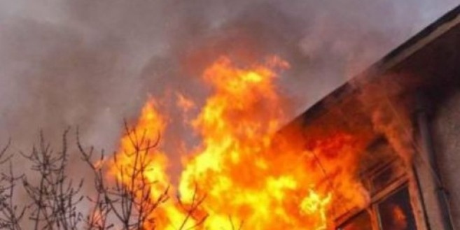 Горяха къщи в Ярджиловци и Трън