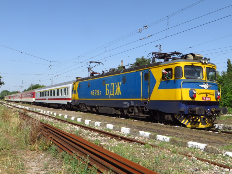 Ураганен вятър спря влаковете по Подбалканската жп линия