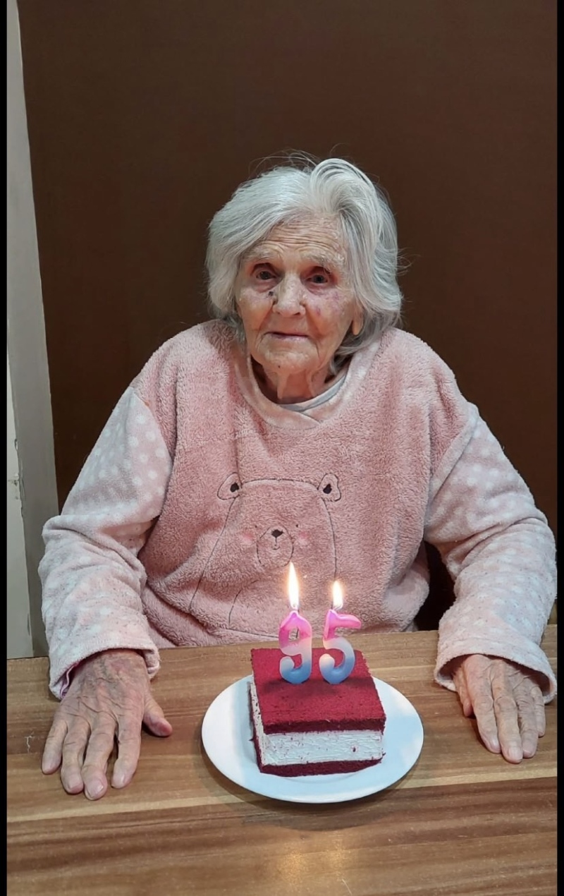 Юбилеи със сърце: Как социалните услуги в Благоевград зарадваха най-възрастните си потребители