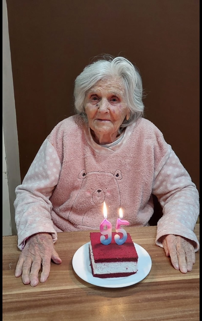 Юбилеи със сърце: Как социалните услуги в Благоевград зарадваха най-възрастните си потребители