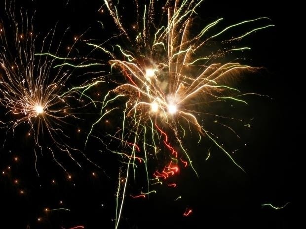 С празнична програма, шампанско и много настроение посрещнат новата 2026 година в Петрич и Сандански