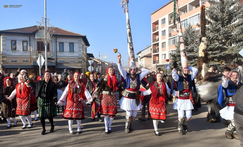 Кукери, чауши и станчинари излизат в първия ден на новата година в Благоевградско