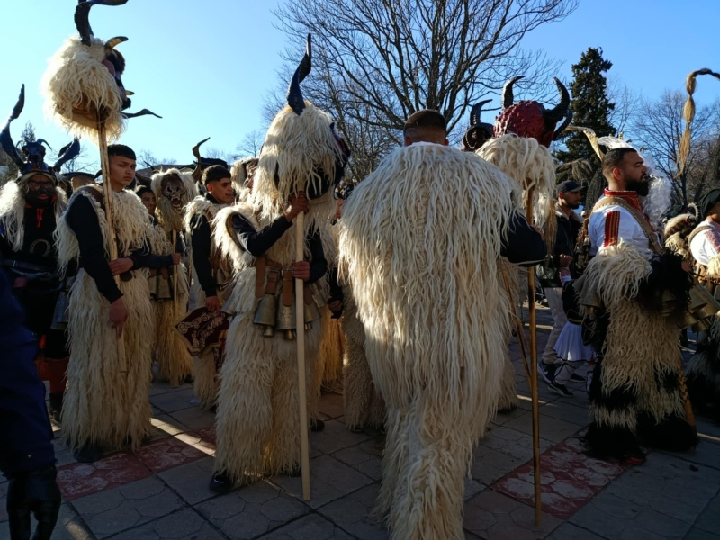 Петрич посрещна първия ден на Новата година със станчинарски игри \