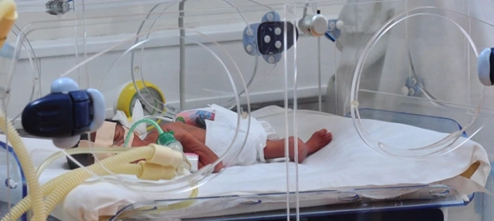 Лекари се борят за живота на първото бебе за 2026 в \