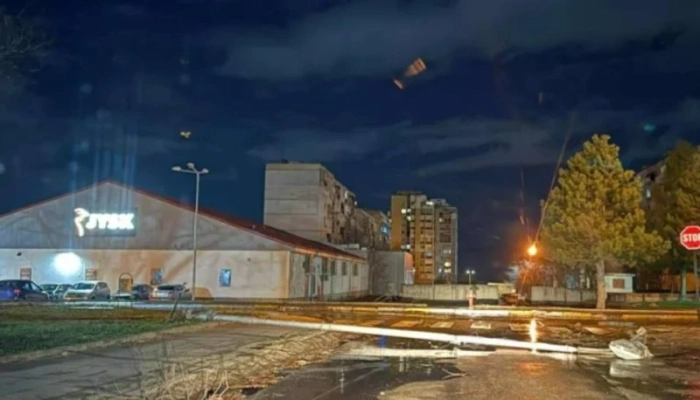 ГДПБЗН: Не стойте на открито, има опасност от падащи предмети!