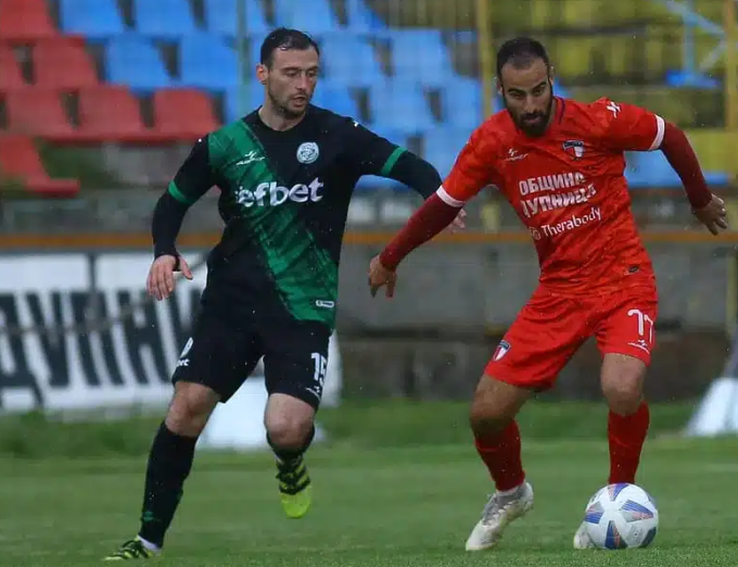 Опитен полузащитник със стотици мачове и 5 сезона в Марек подсилва лидера в Югозападна Трета лига