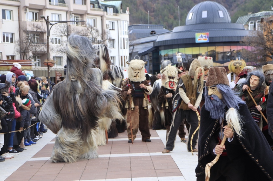 Признание! Илия Дамянов  спечели награда за цялостен принос в сурвакарската традиция на Благоевград