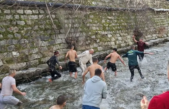 38-годишен мъж спаси богоявленския кръст в Благоевград