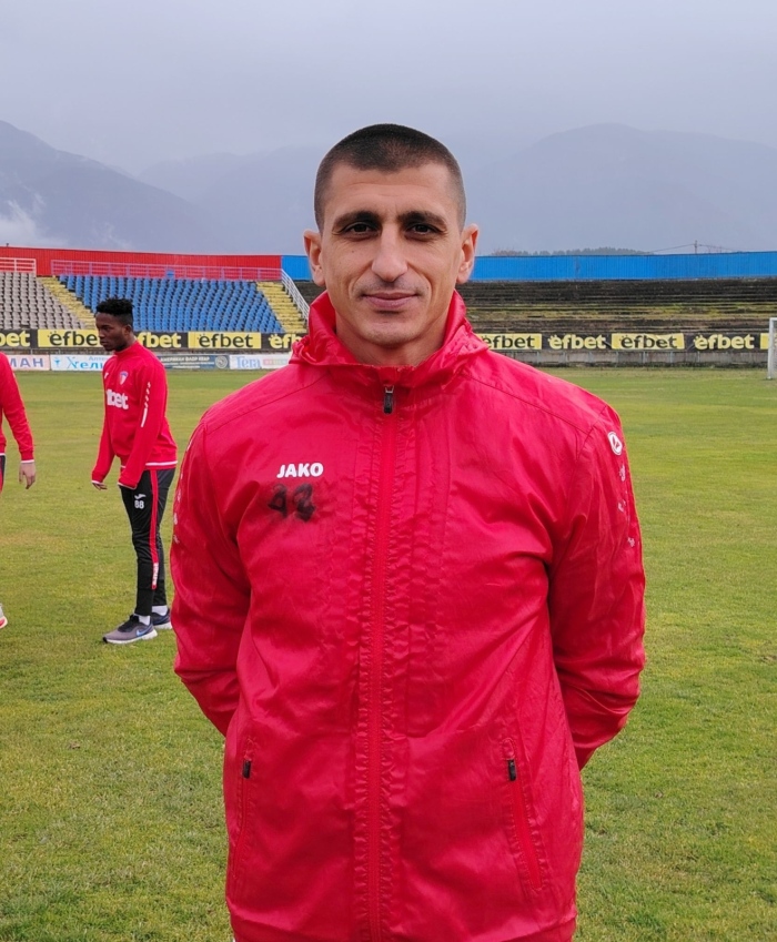 Бившият капитан на „орлетата” кацна на „Бончук”, отец Паликарски благослови „Марек” на старта на подготовката