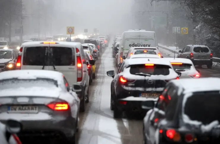 СДВР зове столичани: Ако не се налага да шофирате, оставете автомобилите