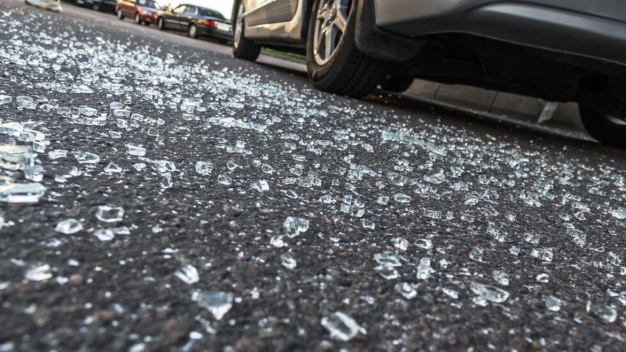 Мъж открадна кола в Царево и катастрофира в ограда на детска градина