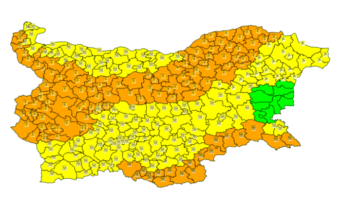 Леден капан над страната: Оранжев и жълт код за поледици и значителни валежи