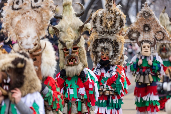 Забраняват продажбата на сувенири с логото на фестивала „Сурва“ в Перник извън официалните щандове