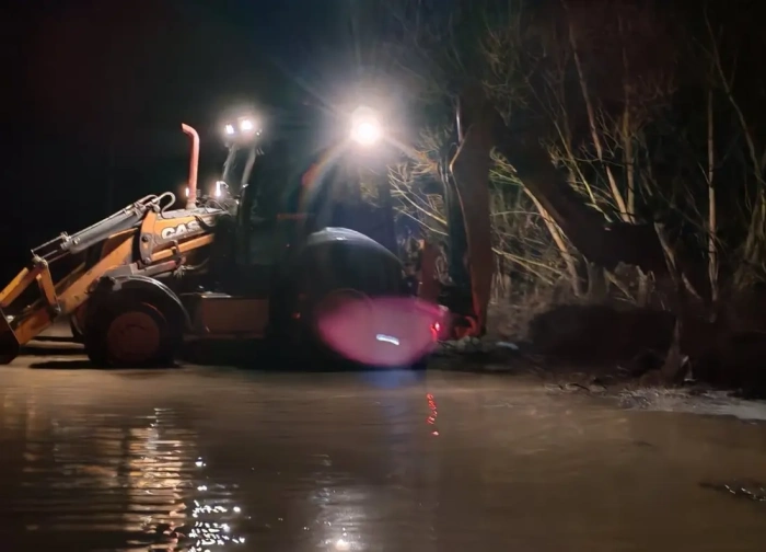 Дига на река Струма край Батановци се скъса: В село Ярджиловци има залети градини и мост, водата не е стигнала до къщи