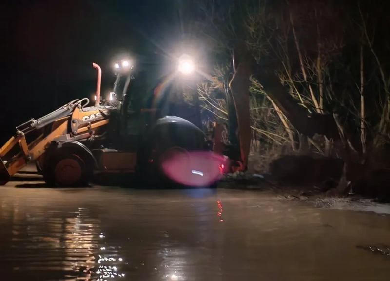 Дига на река Струма край Батановци се скъса: В село Ярджиловци има залети градини и мост, водата не е стигнала до къщи