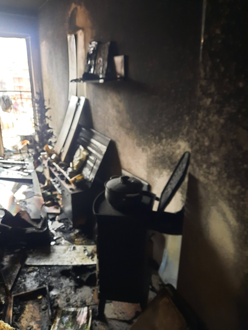 Пожар остави семейство от Благоевград без  покрив, десетки хора предложиха помощ