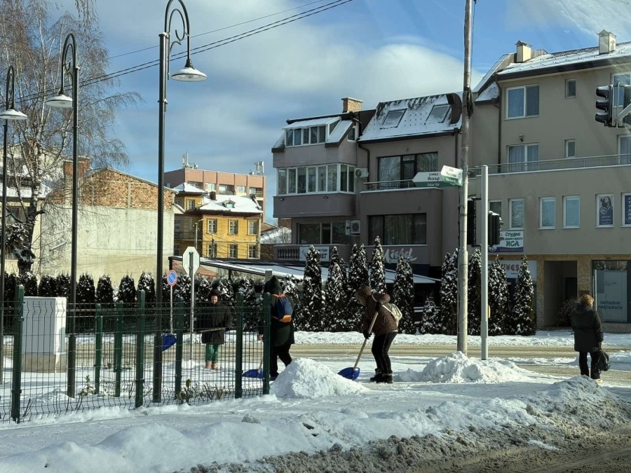 Пътната мрежа в Самоков- проходима при зимни условия, пешеходните зони се почистват ръчно