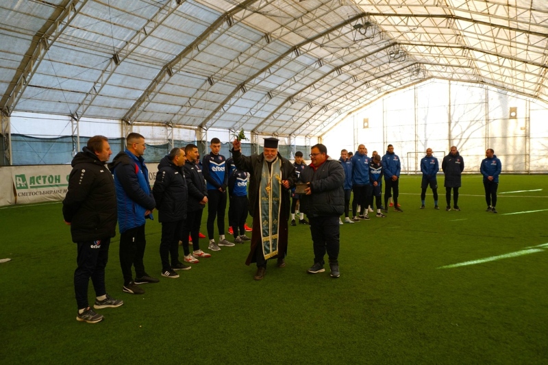 Стефан Гошев изведе Славата за първа тренировка,  Стилиян Николов пристигна от ФК Кюстендил