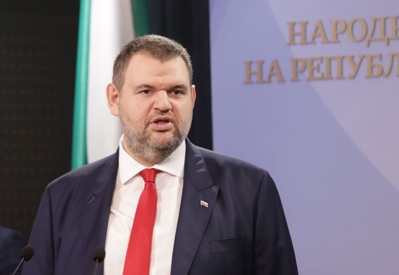 Пеевски поиска оставката на столичния кмет